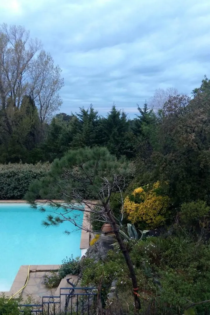 Mas Des Artistes Bed & Breakfast Mouries